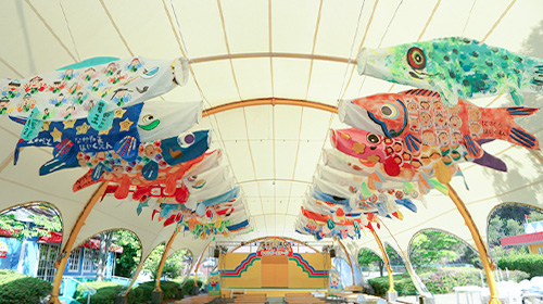 園児たち制作の大きなこいのぼり展示 in おもちゃ王国 毎年開催